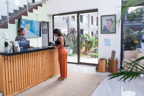 Paradise Bay Hotel Boutique, Reception