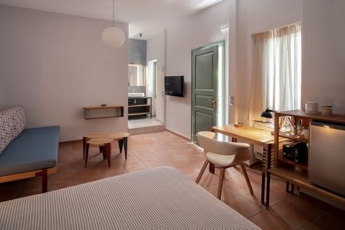 Twin Circle Athens, Room