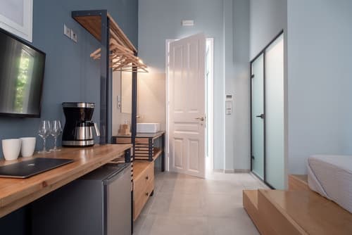 Twin Circle Athens, Room