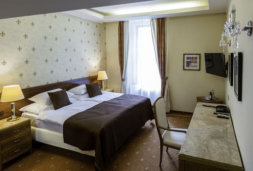 Fleur De Lis Hotel, Room