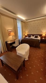 Fleur De Lis Hotel, Room