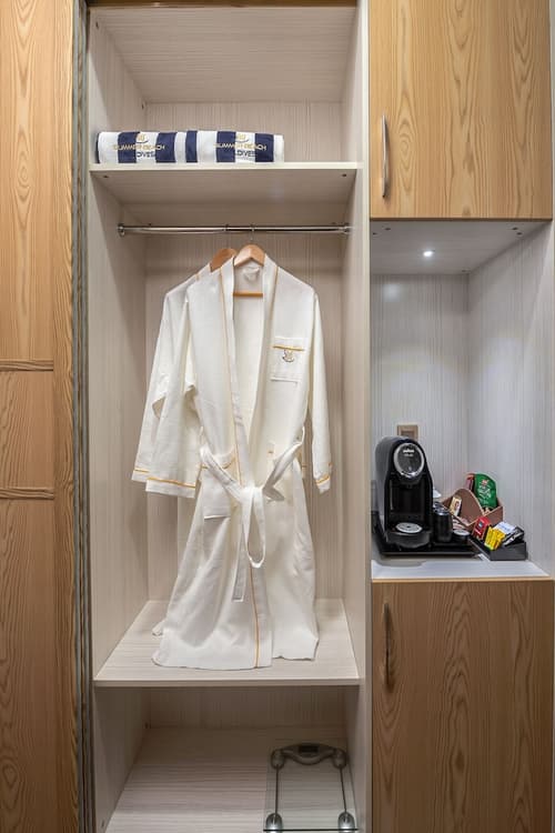 Summer Beach Maldives, Wardrobe