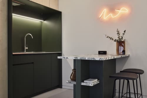 The Newel Metaxourgeio, Room