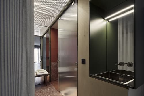 The Newel Metaxourgeio, Room