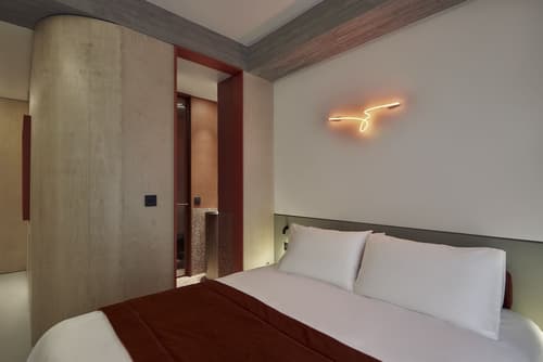 The Newel Metaxourgeio, Room