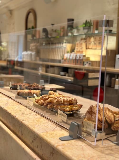 Untitled at 3 Freeman Alley, Breakfast area