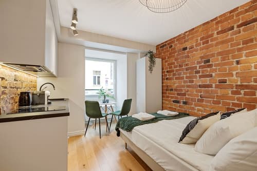 Bob W Avangard, Room