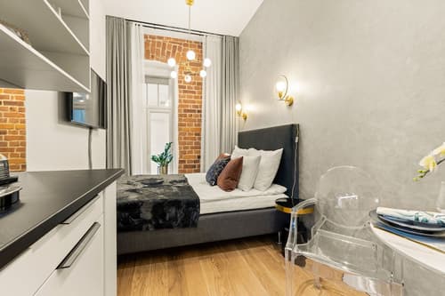 Bob W Avangard, Room