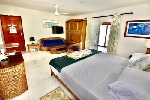 Sea Splash & La Petite Maison, Room