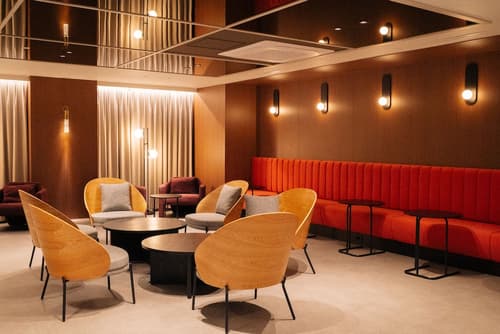 The Connoisseur Residence Hotel, Business center