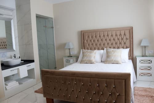 100 Boutique Living, Room