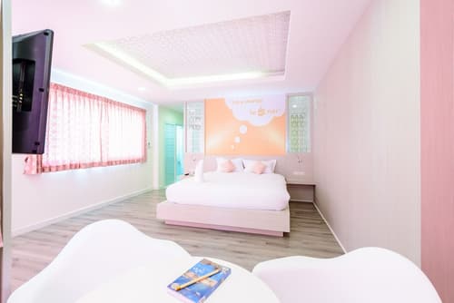 The Tint at Phuket town, Room