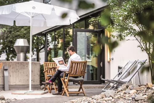 THE FLAG Zürich, Property grounds
