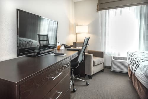 Sleep Inn & Suites and Conference Center Downtown, Room