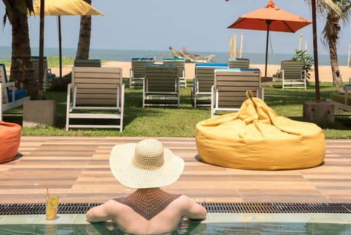 Hotel J Negombo, Outdoor pool