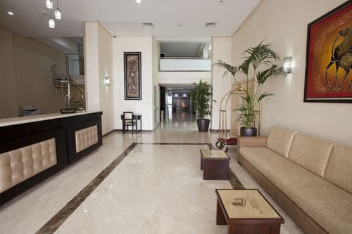 Alwalid Hotel, Interior entrance