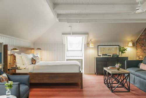 Oakhurst Inn at the University, Room