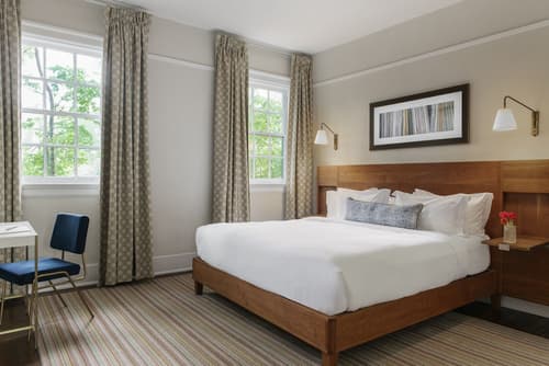 Oakhurst Inn at the University, Room