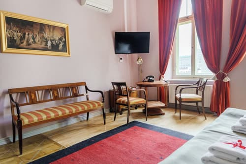 Chopin Boutique, Primary image