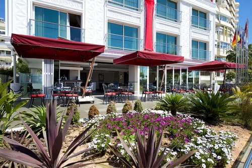 Prime Hotel, Property grounds