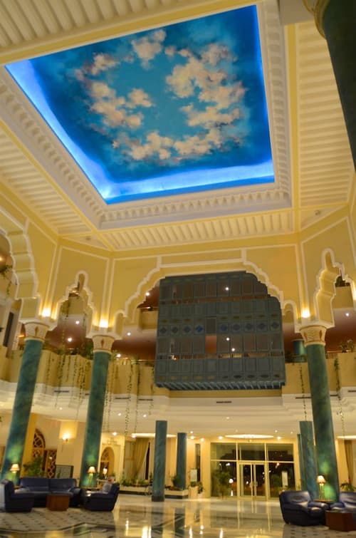 Royal Garden Palace (Families and Couples), Interior entrance