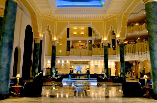 Royal Garden Palace (Families and Couples), Interior entrance