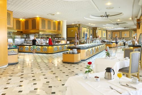 Royal Garden Palace (Families and Couples), Food court