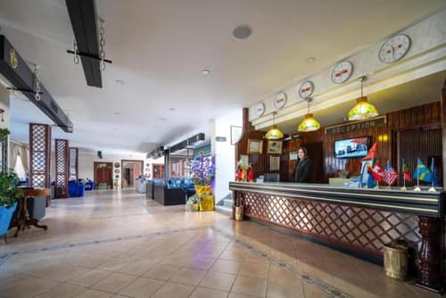 Hotel Parador, Reception