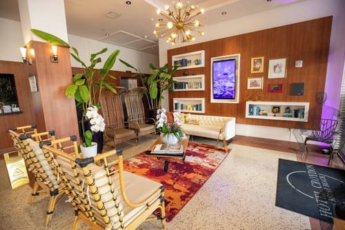 Hotel Croydon, Lobby sitting area