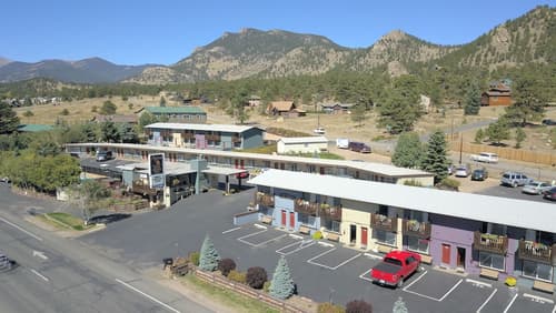 Alpine Trail Ridge Inn, Parking