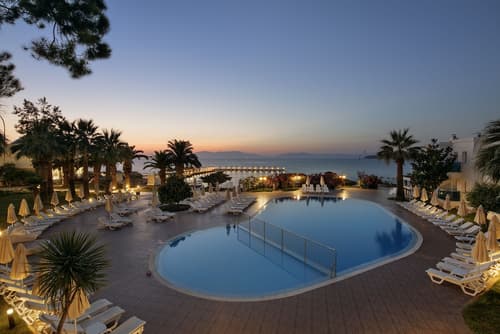 Le Bleu Hotel & Resort, Outdoor pool