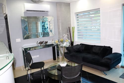 Hotel Merey, Reception