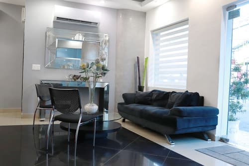 Hotel Merey, Reception