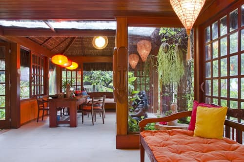 Sombra e Agua Fresca Floresta, Interior entrance