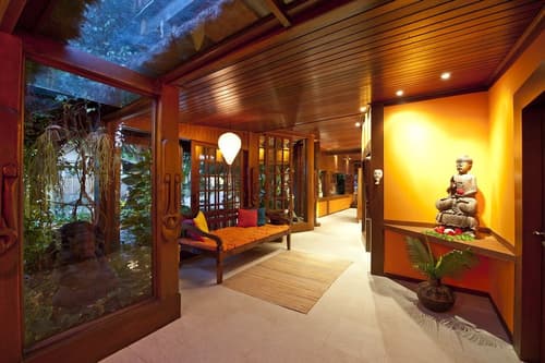 Sombra e Agua Fresca Floresta, Interior entrance