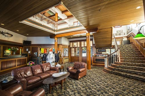 Painter's Lodge, Lobby sitting area