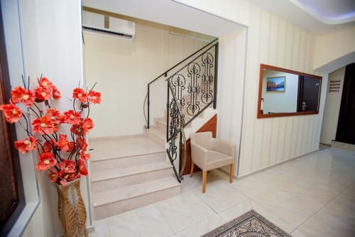 Rustaveli Palace, Interior entrance