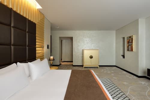 Crowne Plaza Riyadh RDC Hotel & Convention by IHG, Room
