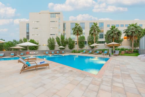 Crowne Plaza Riyadh RDC Hotel & Convention by IHG, Pool
