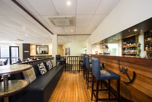 Coral Cay Resort, Bar (on property)