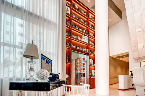 Churchill Suites Monte Carlo Miami Beach, Interior entrance