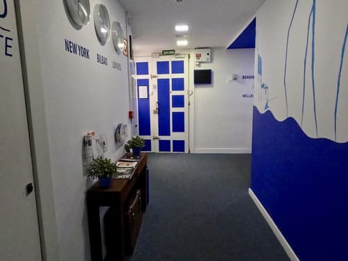 Casual Bilbao Gurea, Interior entrance