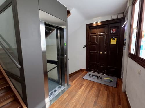 Casual Bilbao Gurea, Interior entrance