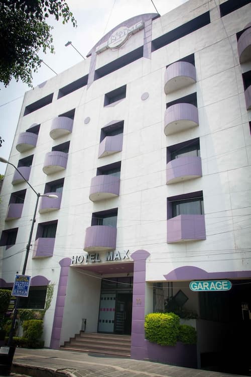Hotel Max, Front of property