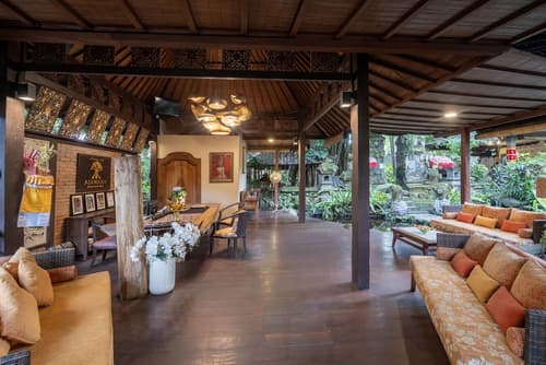 Adiwana Svarga Loka, Lobby