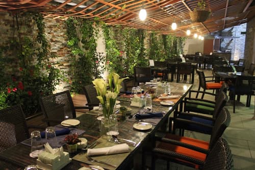 Holiday Inn Jeddah Gateway by IHG, Bar (on property)