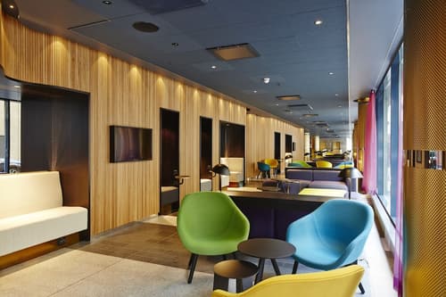 Vox Hotel, Lobby sitting area