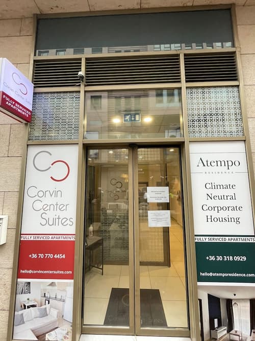 Corvin Center Suites, Reception