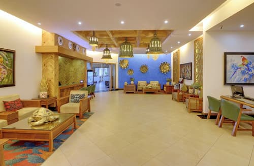 MAYFAIR Waves, Lobby sitting area