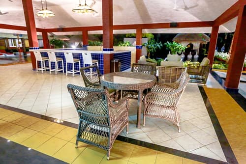 MAYFAIR Waves, Bar (on property)